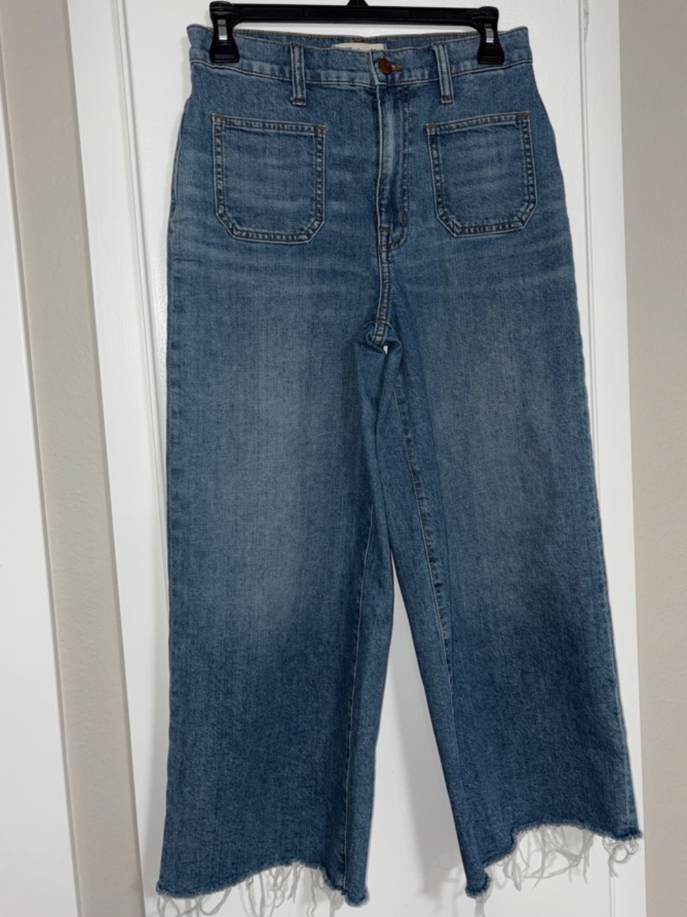 High-Rise Wide-Leg Frayed Hem Jeans in Medium Blue